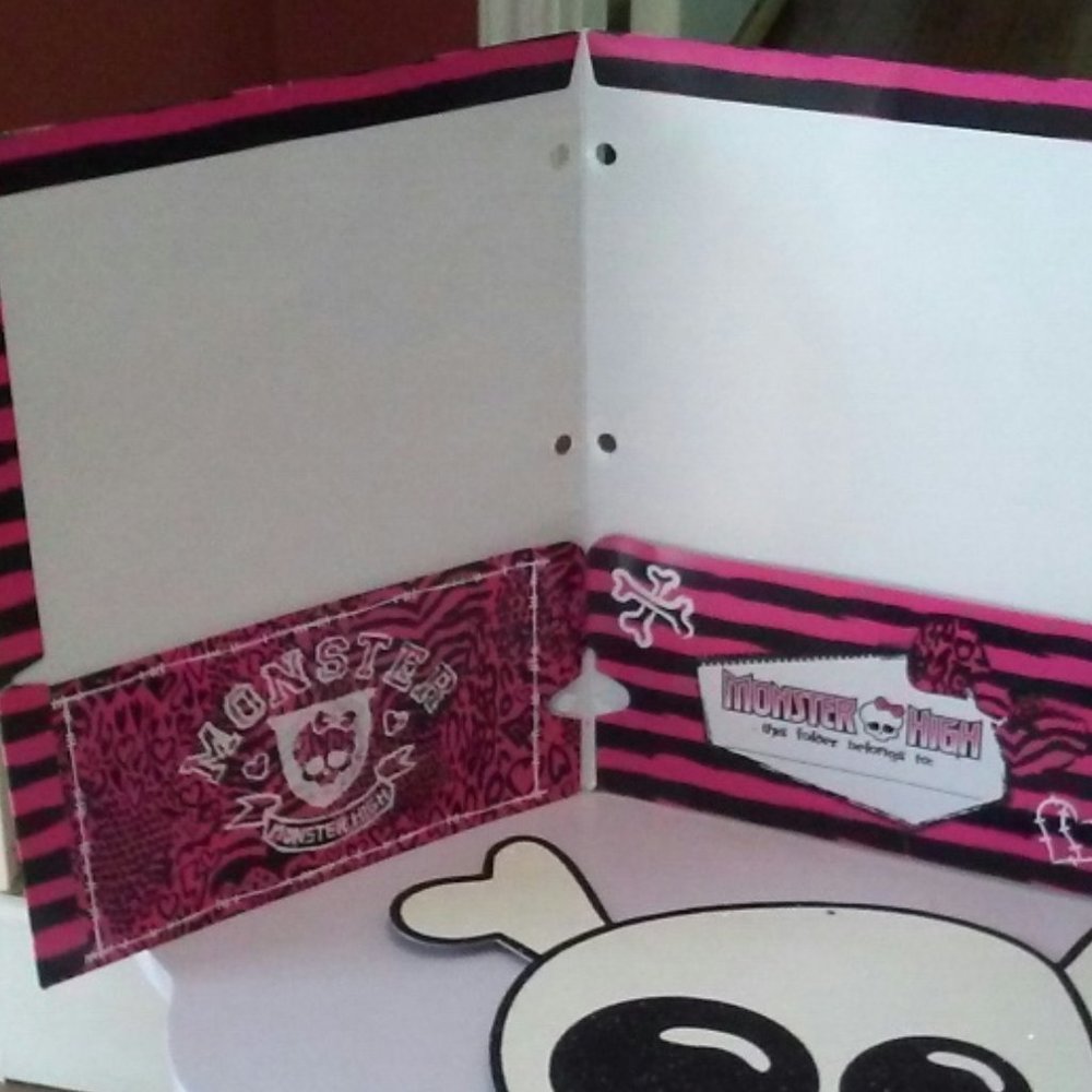 Monster High pocket folder, skull sign, stretch bracelet and pencil sharpener - Picture 4 of 9